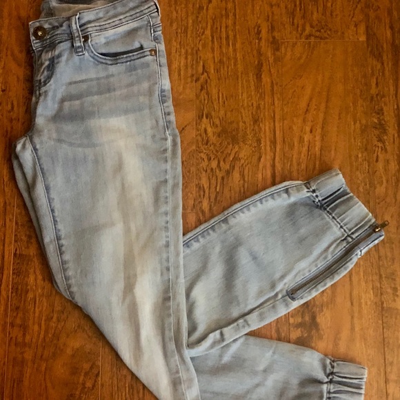 guess jogger jeans